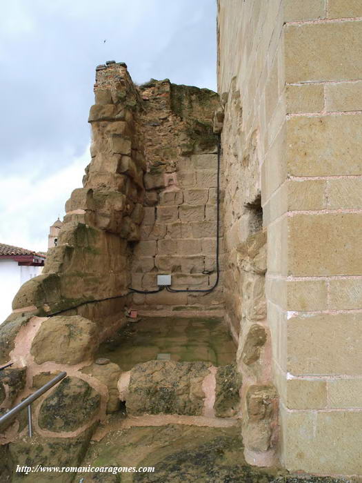 ESTRUCTURAS ADOSADAS AL MURO NORTE TRAS LA RESTUARACIÓN